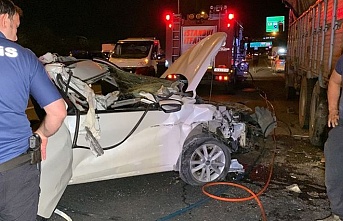 Beykoz'da otomobil kamyona çarptı: 1 ölü, 1 yaralı